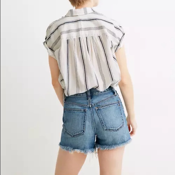 Perfect Jean Short in Bergman Wash - Picture 4 of 6